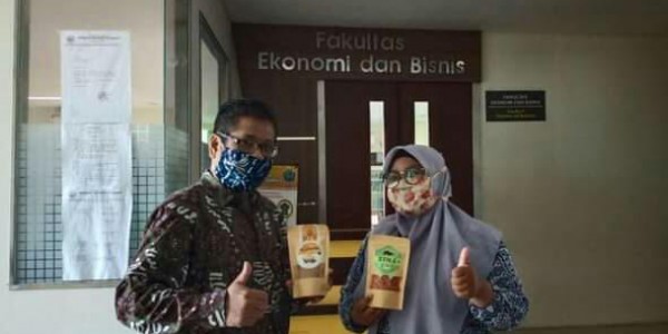 Inovasi Produk Stik Siwalan dan Gula Aren Bubuk Mahasiswa KKN Lamongan 03 UMSurabaya