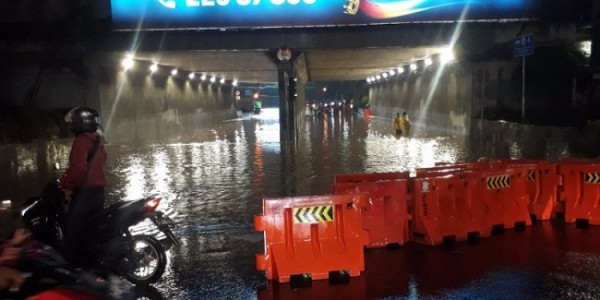 Setelah Hujan Tiga Jam, Sejumlah Ruas Jalan Ibu Kota Tergenang