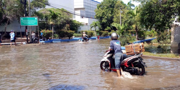 Warga DKI Diungsikan Imbas Banjir Yang Rendam 49 RT