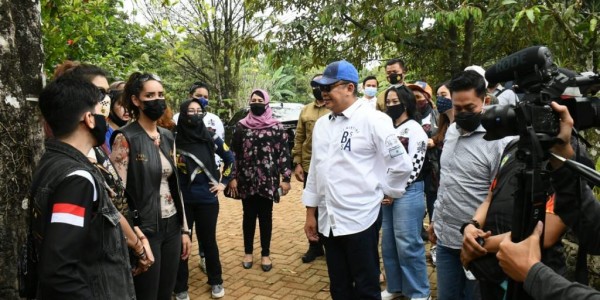 Ngobras dengan Lady Bikers, Bamsoet Ajak Jadi Relawan Empat Pilar MPR RI