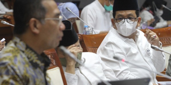 Wamenag Raker Dengah Komisi VIII DPR