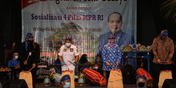 Di Pagelaran Seni Budaya Cianjur, Syarief Hasan Ajak Seniman Jadi Pelopor Pengamalan Empat Pilar