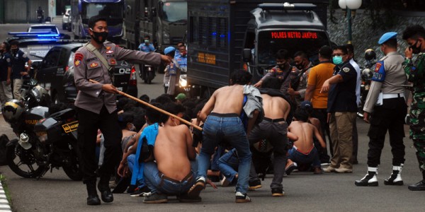 Ratusan Masa Diduga Pendemo Di Amankan Petugas Polisi