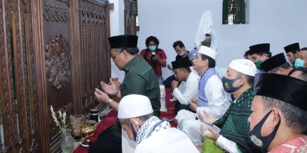 Sosialisasi di Pandeglang, Jazilul Fawaid Ziarah Ke Makam Sulthan Maulana Hasanuddin