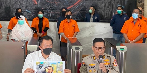 Andi Arief: Saya Sedih Dan Menangis Lihat Syahganda Dkk Dipertontonkan Seperti Teroris