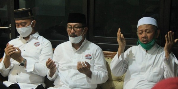 Masih Satu Kerabat Besar Ponpes Langitan, Suhandoyo-Astiti Didoakan jadi Pemimpin yang Amanah