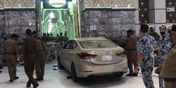Ini Penjelasan Otoritas Makkah Soal Mobil Tabrak Gerbang Masjidil Haram