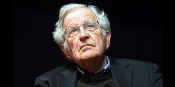 Chomsky: Trump Lebih Buruk dari Hitler