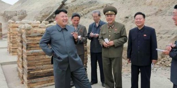 Korut Berlakukan Larangan Merokok Di Tempat Umum, Tapi Kim Jong Un Perokok Berat?