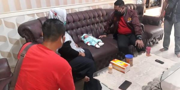 Penemuan Bayi Laki-Laki di Teras Rumah, Gegerkan Warga Tualang