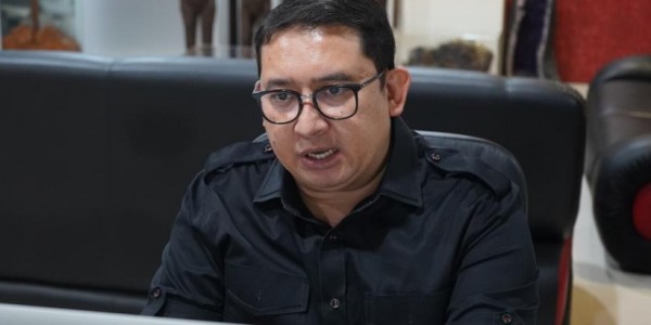 TNI Copot Baliho Habib Rizieq, Fadli : Jangan Semakin Jauh Terseret Politik