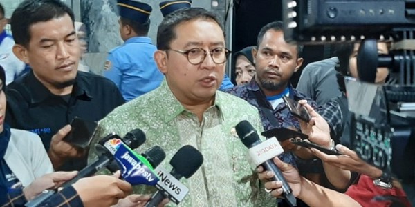 Tak Percaya Miliki Senpi, Fadli Zon: FPI Cinta Damai