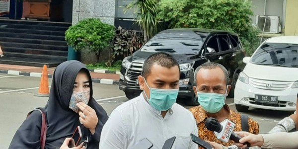 Ambil Surat Pemanggilan Tersangka HRS, Kuasa Hukum: Kita Proaktif