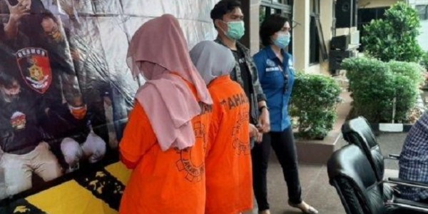 Cekik dan Cakar Lurah Cipete Utara, Dua Ibu Muda Ditangkap Polisi