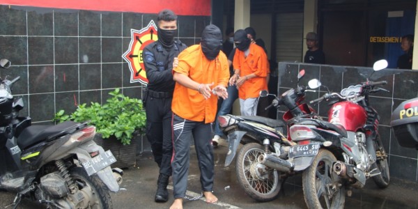 Ditangkap di Lampung, DPO Bom Bali 1 Dibawa ke Jakarta
