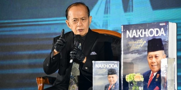 Syarief Hasan Luncurkan Buku Authorized Biography “Nakhoda Menatap Laut”