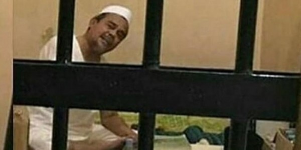 HRS Diperiksa Sebagai Tersangka Kasus Megamendung di Tahanan Polda Metro