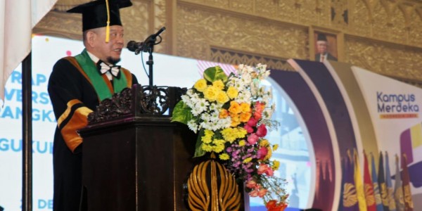 Ketua DPD Minta Kebijakan Penghapusan Guru dari Formasi CPNS Dikaji Ulang