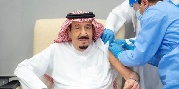 Raja Arab Saudi Terima Suntikan Pertama Vaksin Covid-19