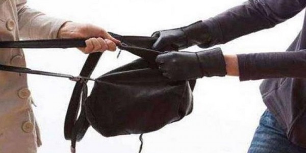 Mau Tusuk Polisi, Dua Jambret Spesialis JPO Kakinya Dibolongi