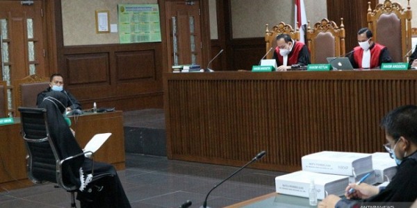 Sambil Menangis, Jaksa Pinangki: Andaikan Saya Bisa Membalik Waktu