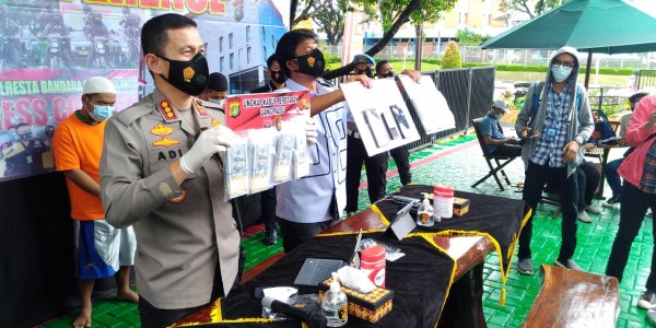 Polisi Bongkar Praktik Peredaran Dolar Palsu Senilai Rp. 1,4 miliar