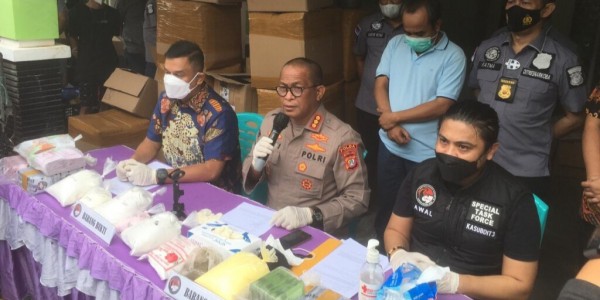 Pabrik Kosmetik Berbahaya Digerebek di Bekasi, Pelaku Raup Rp. 100 Juta Sebulan