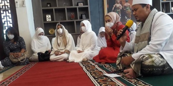 Ketua MPR RI dan Majelis Taklim BS Berikan Santunan Anak Yatim
