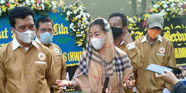 Hasnaeni Akui Siap Potong Jari Bila Solusi Banjir Jakarta Darinya Gagal