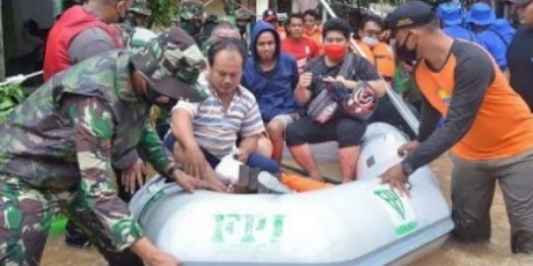 Perahu FPI Digunakan Untuk Evakuasi Korban Banjir? Ini Kata Polisi
