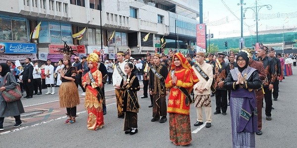 Komunitas Indonesia ramaikan Pawai Hari Kebangsaan Brunei Darussalam di tengah Pandemi