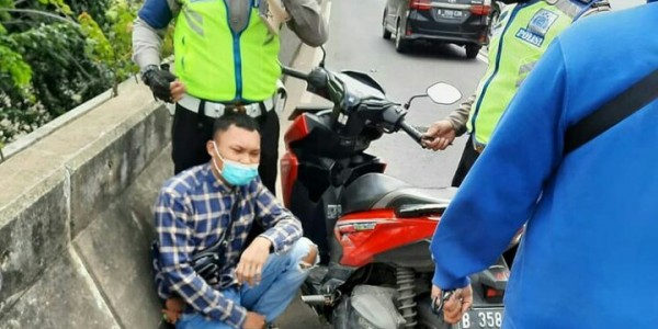 Berteriak Saat Ditilang, Polisi Temukan Ini dari Saku Celana DI