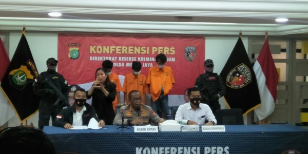 Ancam Korban dengan Celurit, Tiga Begal Spesialis Hp Ditangkap di Pondok Aren