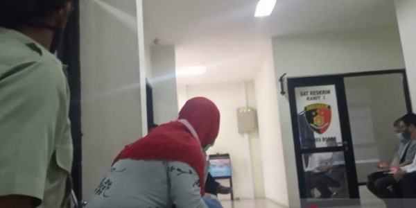 Perempuan Pembuang Botol ke Mulut Kuda Nil di Taman Safari Bogor Minta Maaf
