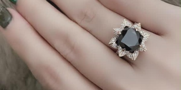 Black Diamond dan Batik byluxiediandra Jadi Kekinian, Ini Rahasianya