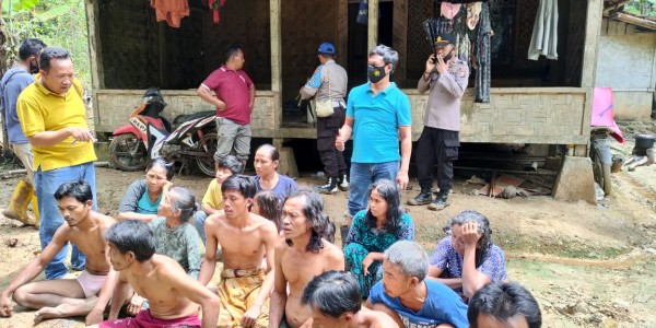 Aliran Hakekok, Tempatkan Ama Sepuh di Atas Allah dan Syahadat yang Berbeda