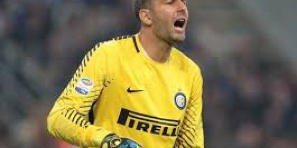 Kiper Inter Milan Positif Covid-19