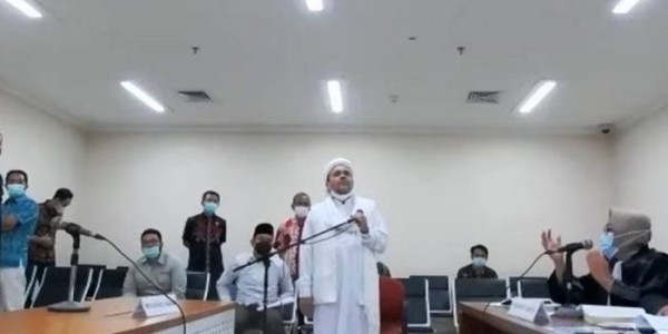 Sidang Perdana Offline, Rizieq Shihab Bantah 10 Tuduhan JPU