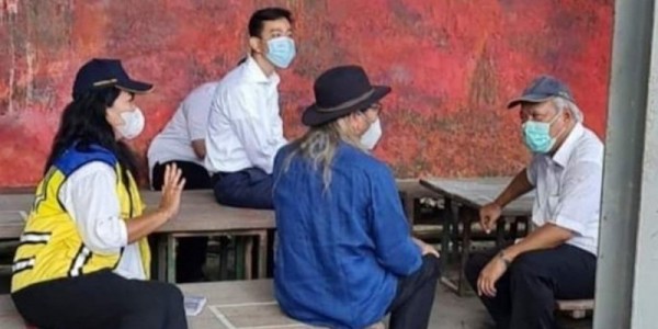 Gibran Duduk Di Meja Saat Bincang Dengan Menteri Basuki, RR : Tandane Feodalisme Akut