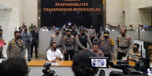Terduga Teroris Penyerang Mabes Polri Tembak Petugas Enam Kali
