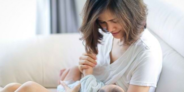 Ini Cara Mengatasi Bayi  yang Suka Gigit Puting Susu