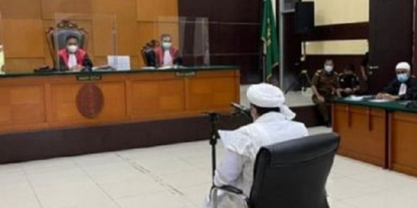 Rizieq Shihab Kembali Bantah Sebarkan Kabar Bohong Terkait Tes Usap RS Ummi