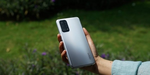 OPPO Rilis Ponsel Terbaru