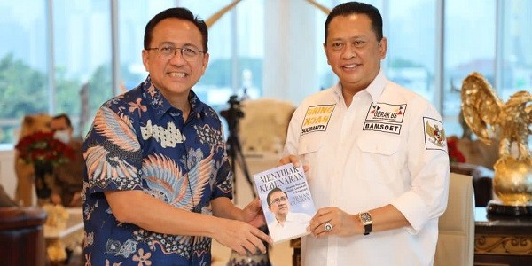 Bamsoet Terima Buku 'Menyibak Kebenaran, Drama Hukum, Jejak Langkah dan Gagasan Irman Gusman