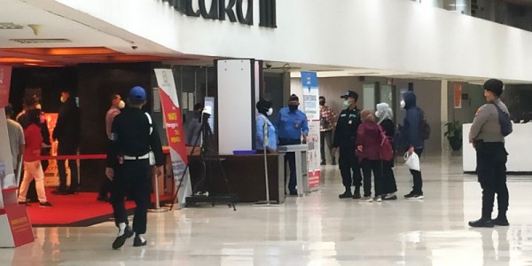 Tim Penyidik KPK Geledah Lantai IV Gedung Nusantara III DPR