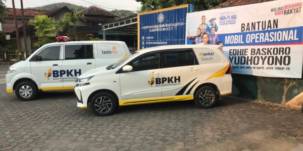 Tunjang Kebutuhan Masyarakat, Ibas Salurkan Bantuan Ambulans