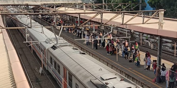 Pengumuman! Mulai Sore Ini, KRL Tak Berhenti di Stasiun Tanah Abang 