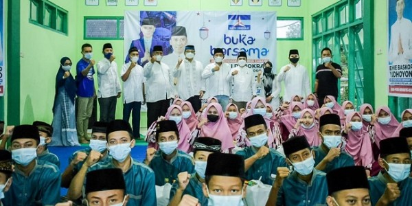 Ibas dan DPC Demokrat Dapil VII Gelar Buka Puasa Bersama dan Berbagi Bantuan