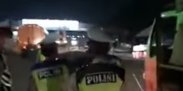 Setelah Ambulans, Masyarakat Siasati Larangan Mudik dengan Truk Towing