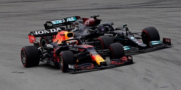 Rebut posisi dari Vestappen, Hamilton Juara di Catalunya